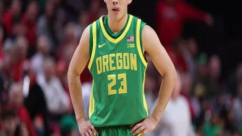 “李金羽力助冲超成功，再签国脚级中场灵魂，助力球队问鼎中超辉煌！”